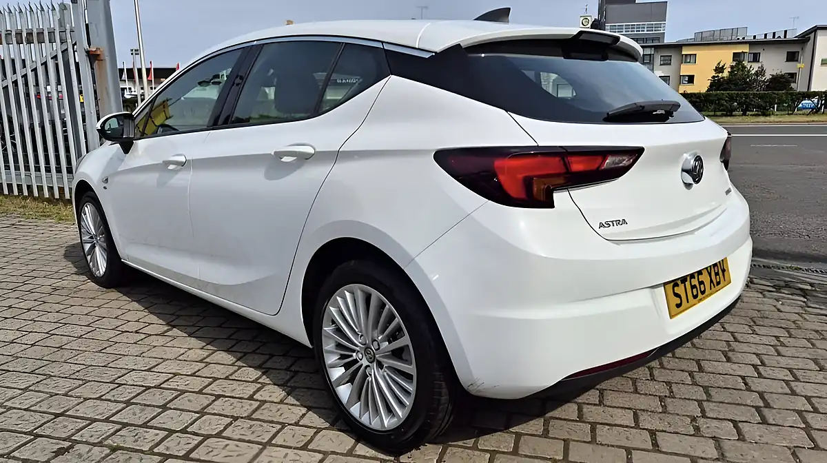 Used 2016 Vauxhall Astra Elite Nav White - Interior and Exterior details 4