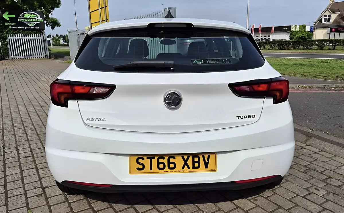 Used 2016 Vauxhall Astra Elite Nav White - Interior and Exterior details 5
