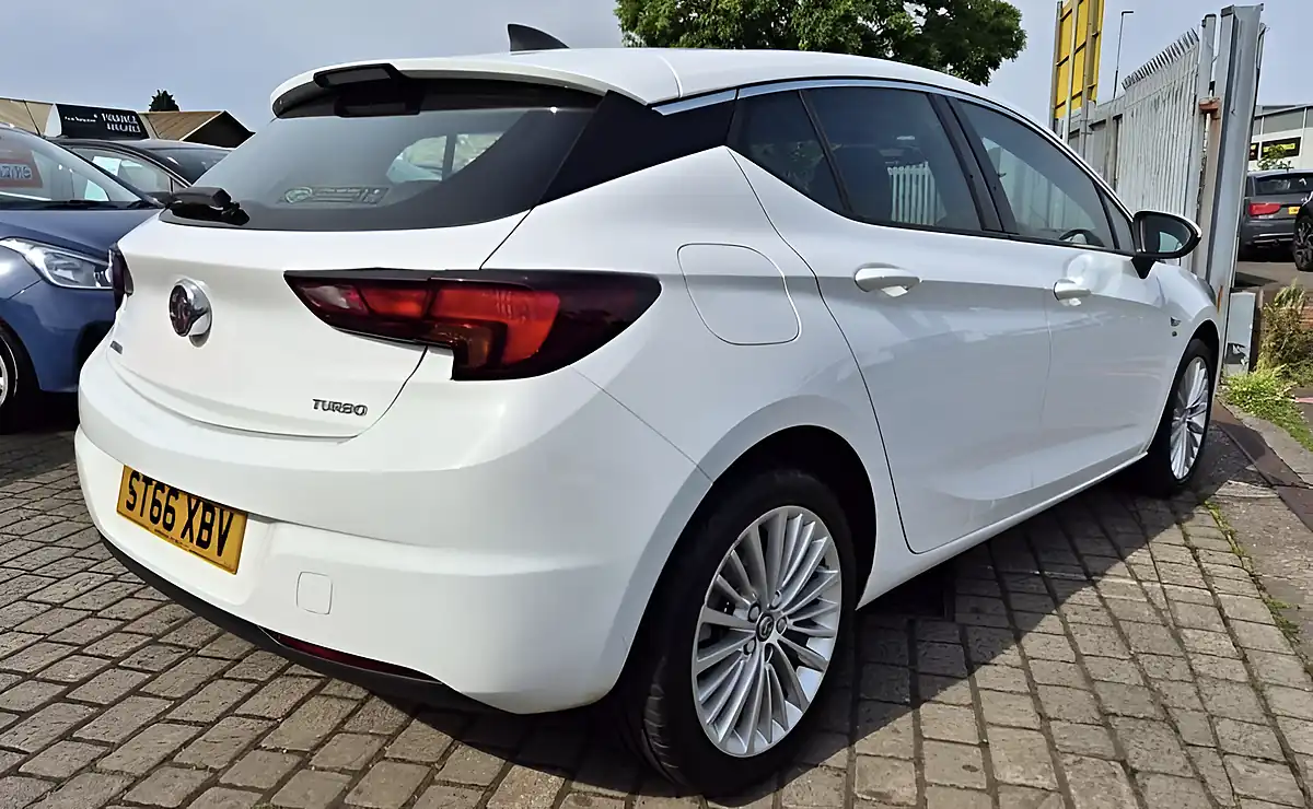 Used 2016 Vauxhall Astra Elite Nav White - Interior and Exterior details 6