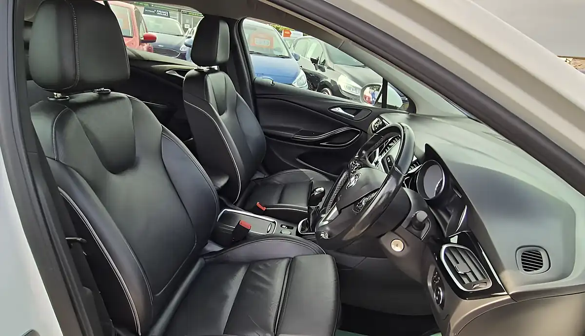 Used 2016 Vauxhall Astra Elite Nav White - Interior and Exterior details 7