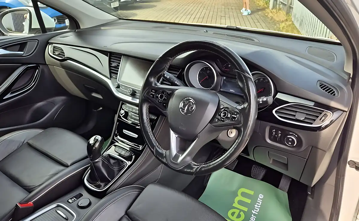 Used 2016 Vauxhall Astra Elite Nav White - Interior and Exterior details 8