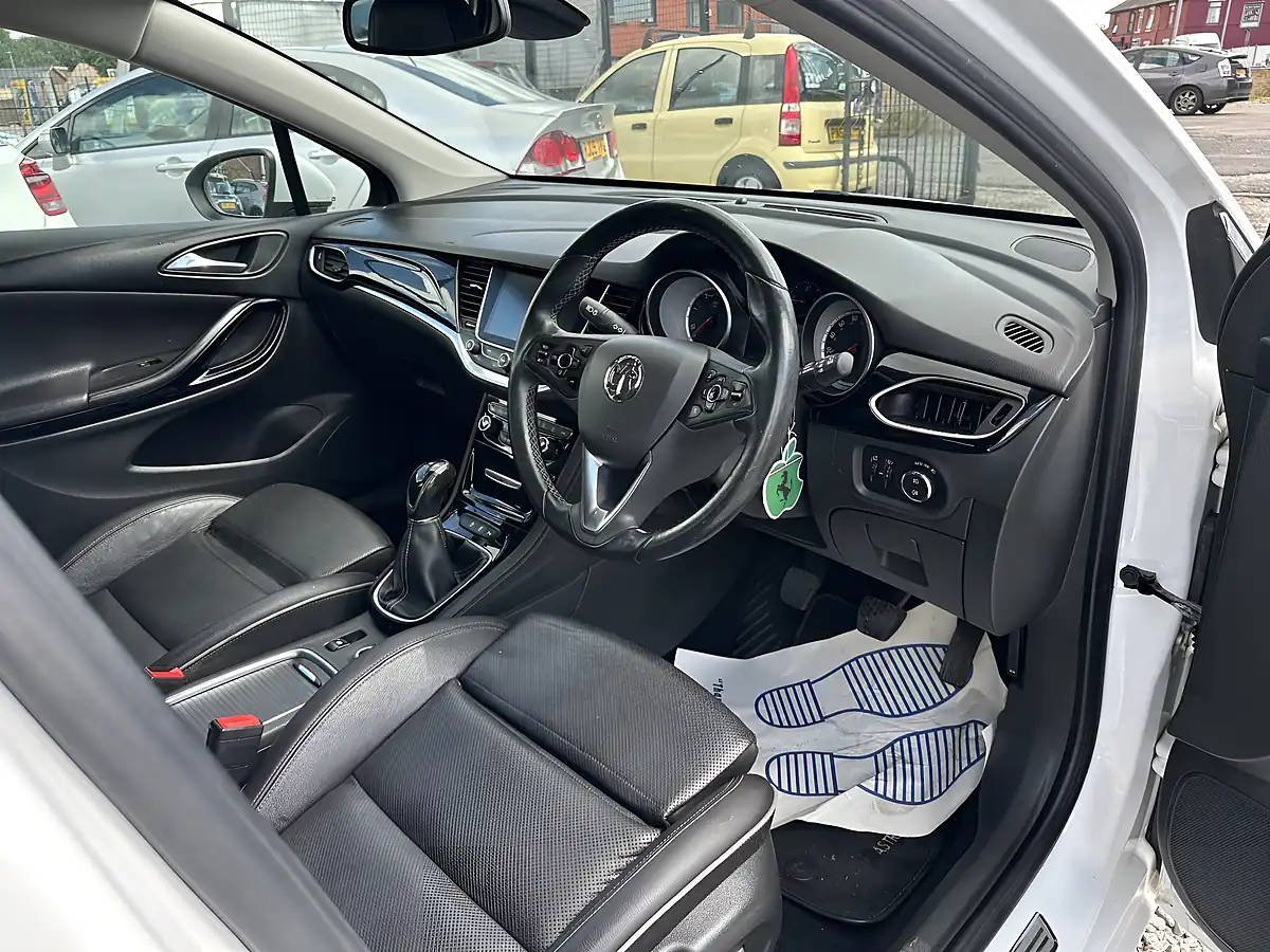 Used 2016 Vauxhall Astra Elite Nav White - Interior and Exterior details 10