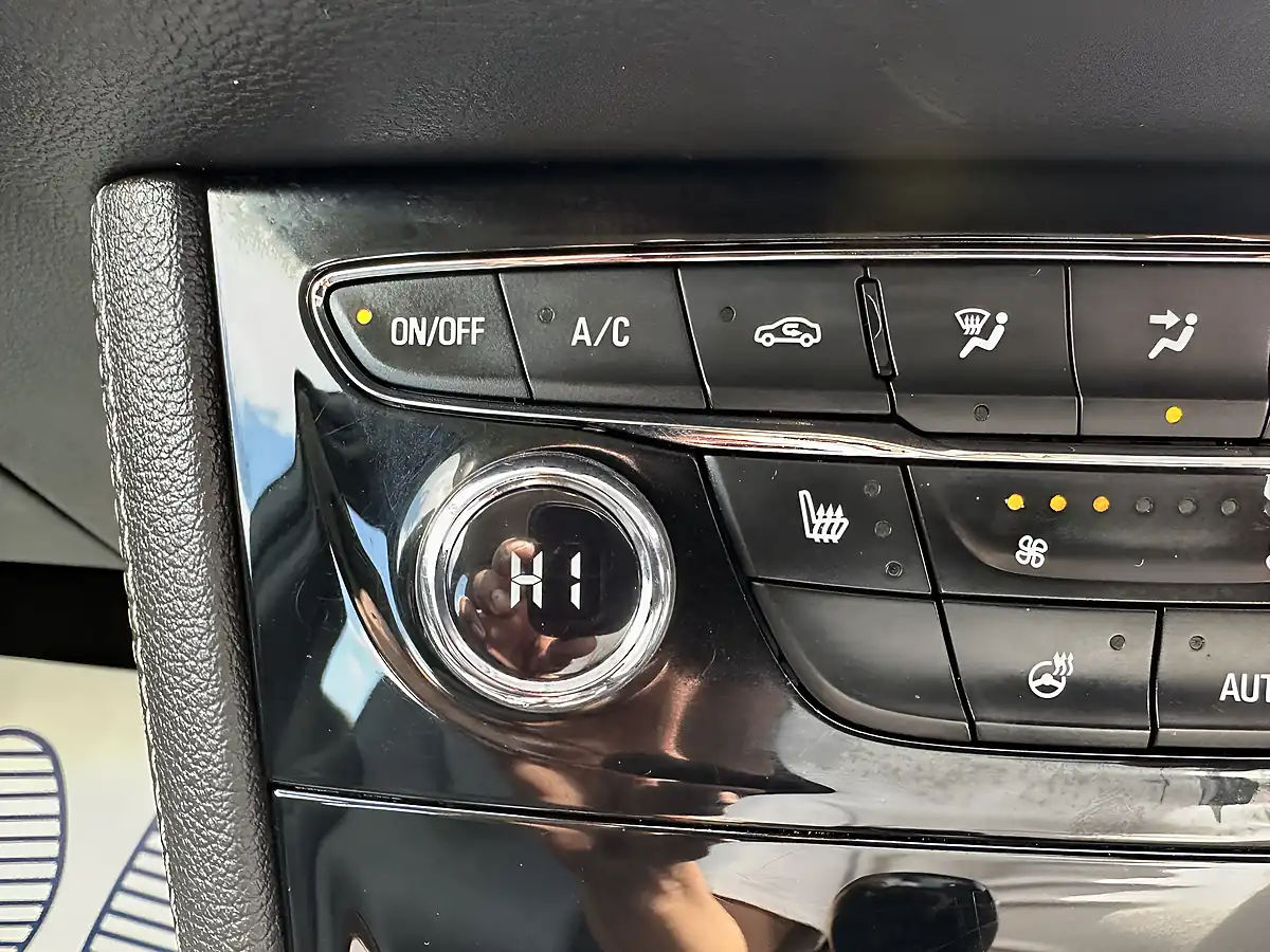 Used 2016 Vauxhall Astra Elite Nav White - Interior and Exterior details 15