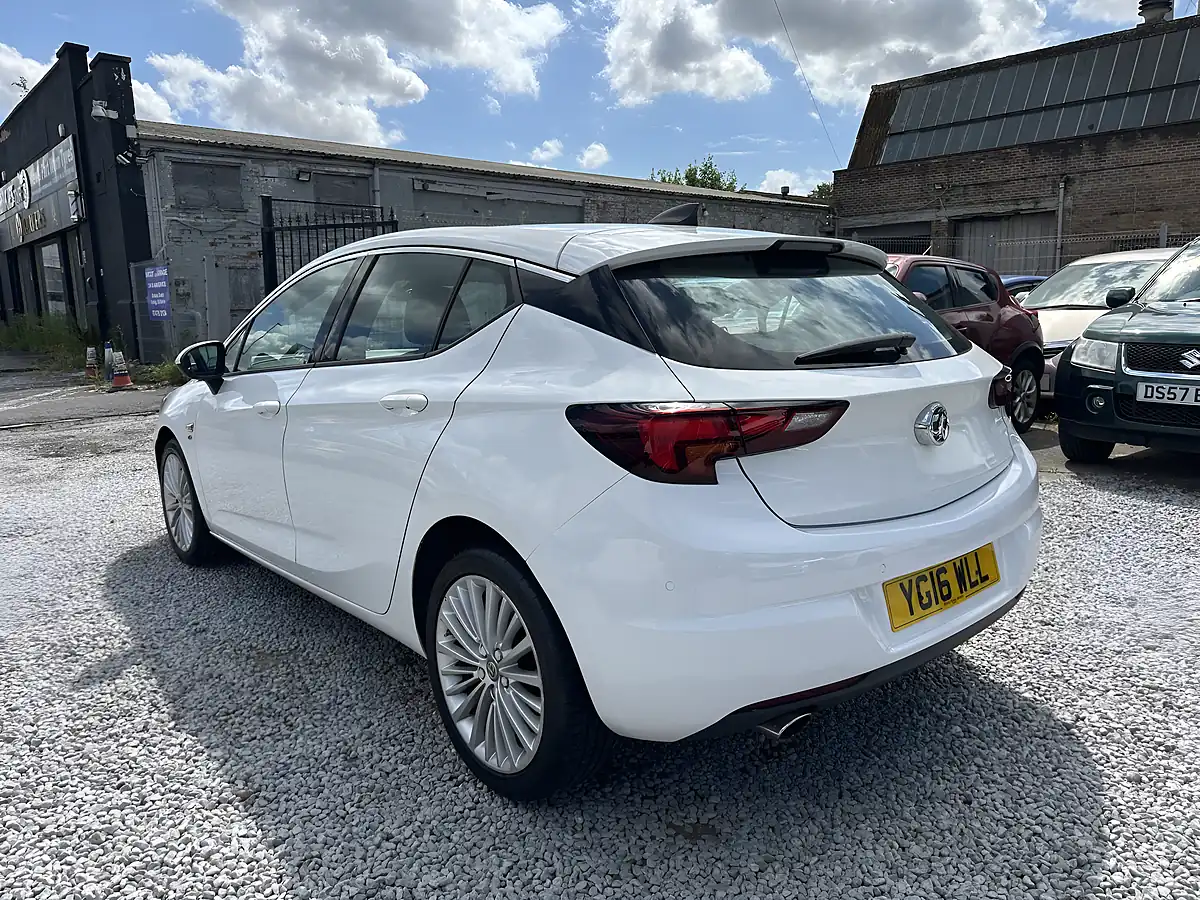 Used 2016 Vauxhall Astra Elite Nav White - Interior and Exterior details 9