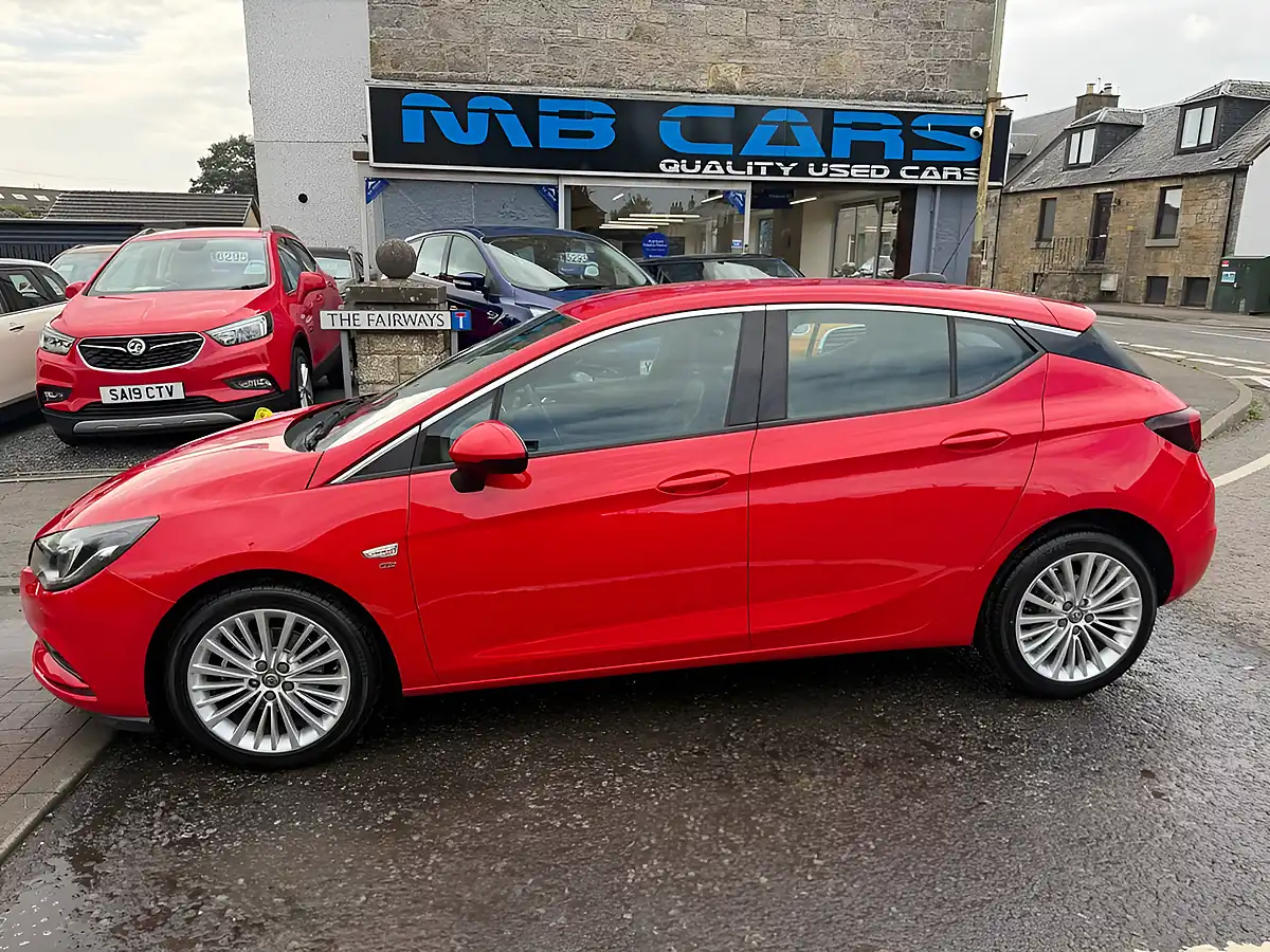 Used 2016 Vauxhall Astra Elite Red - Front View