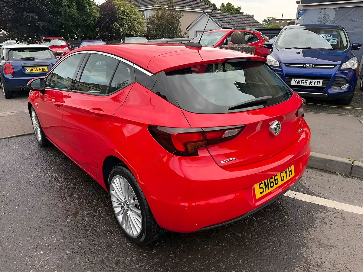 Used 2016 Vauxhall Astra Elite Red - Interior and Exterior details 3