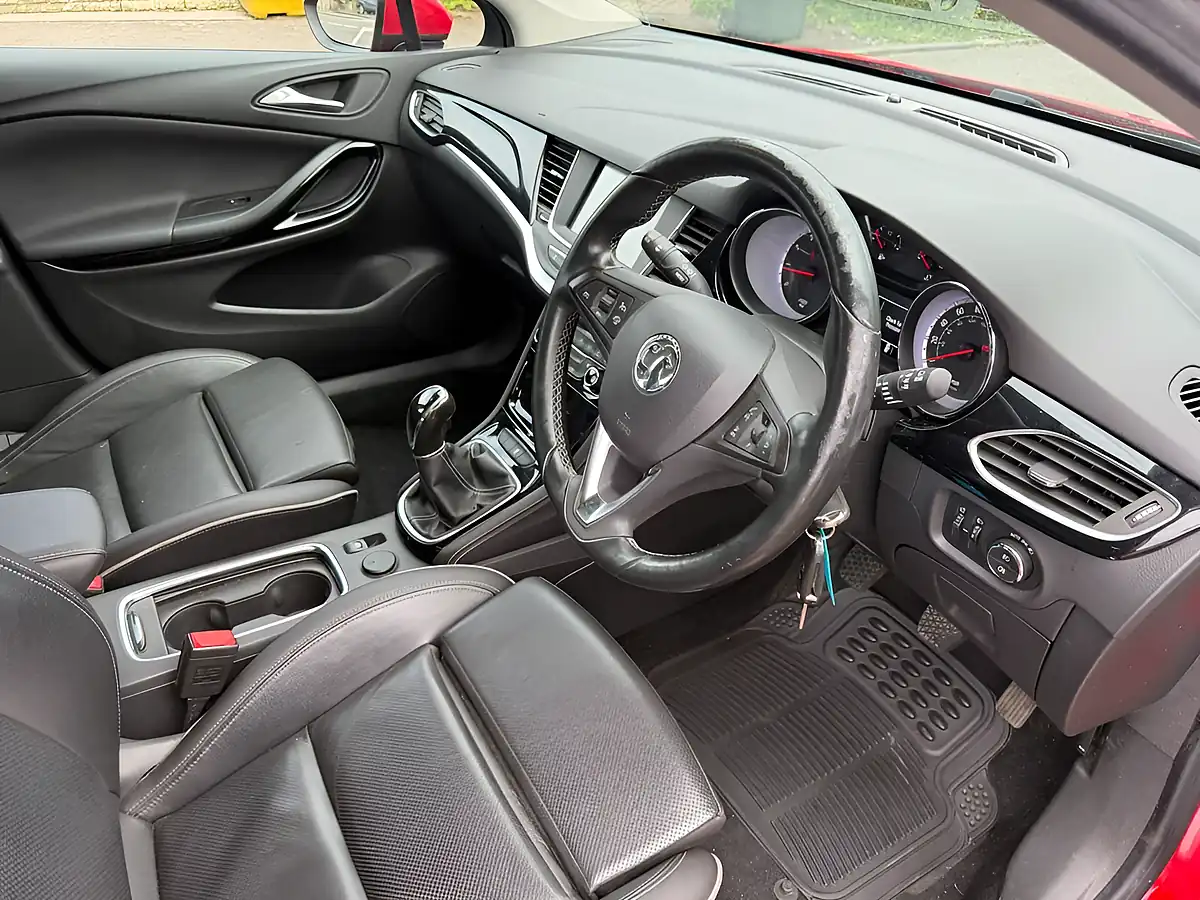 Used 2016 Vauxhall Astra Elite Red - Interior and Exterior details 8