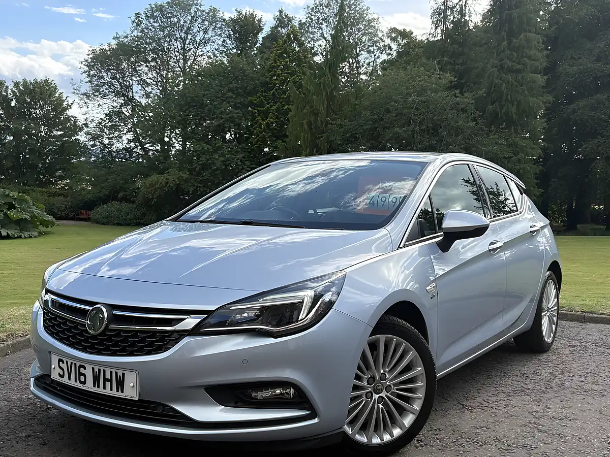 Used 2016 Vauxhall Astra Elite Silver - Front View