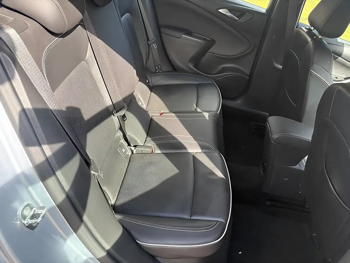 Used 2016 Vauxhall Astra Elite Silver - Interior and Exterior details 16