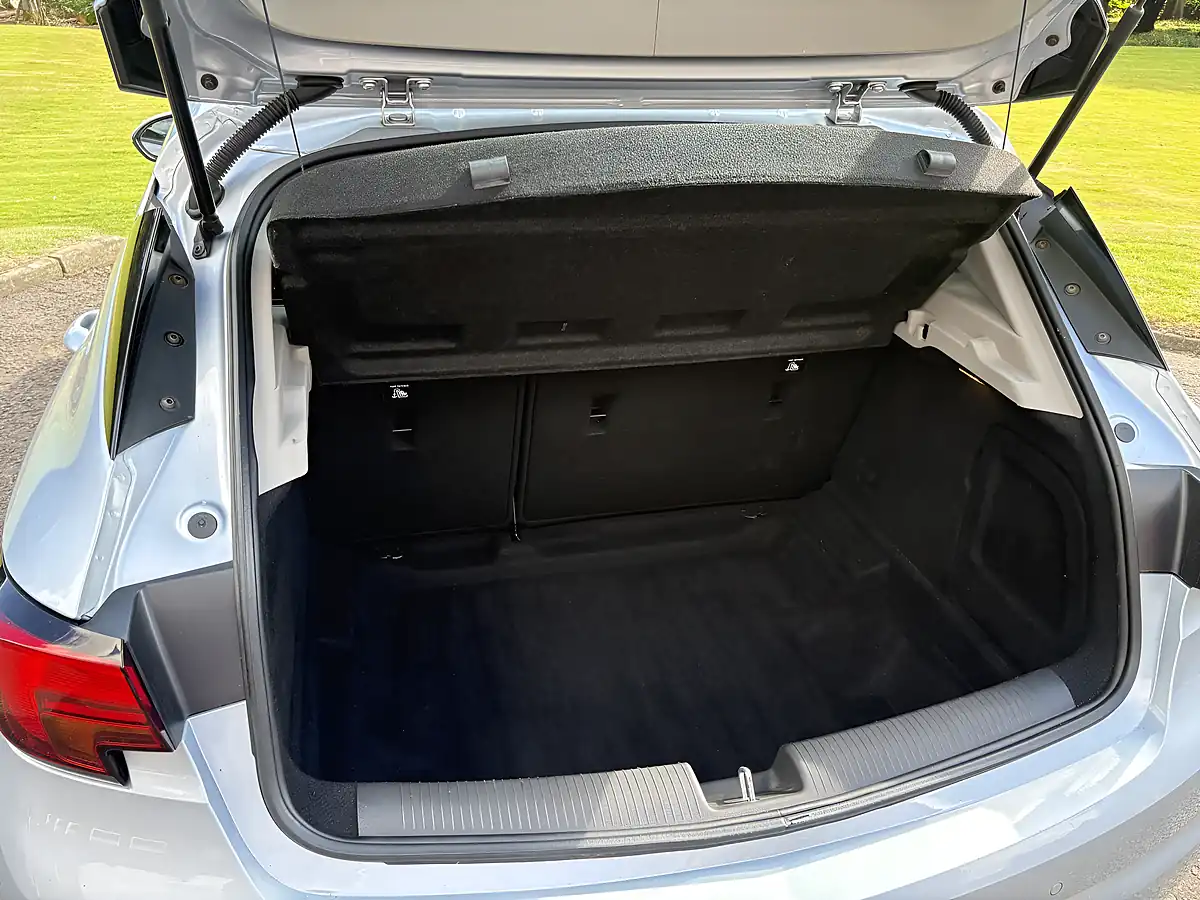 Used 2016 Vauxhall Astra Elite Silver - Interior and Exterior details 17