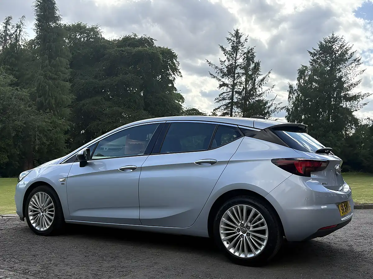 Used 2016 Vauxhall Astra Elite Silver - Interior and Exterior details 18