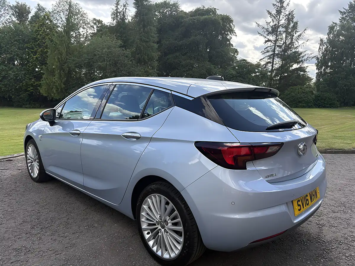 Used 2016 Vauxhall Astra Elite Silver - Interior and Exterior details 5