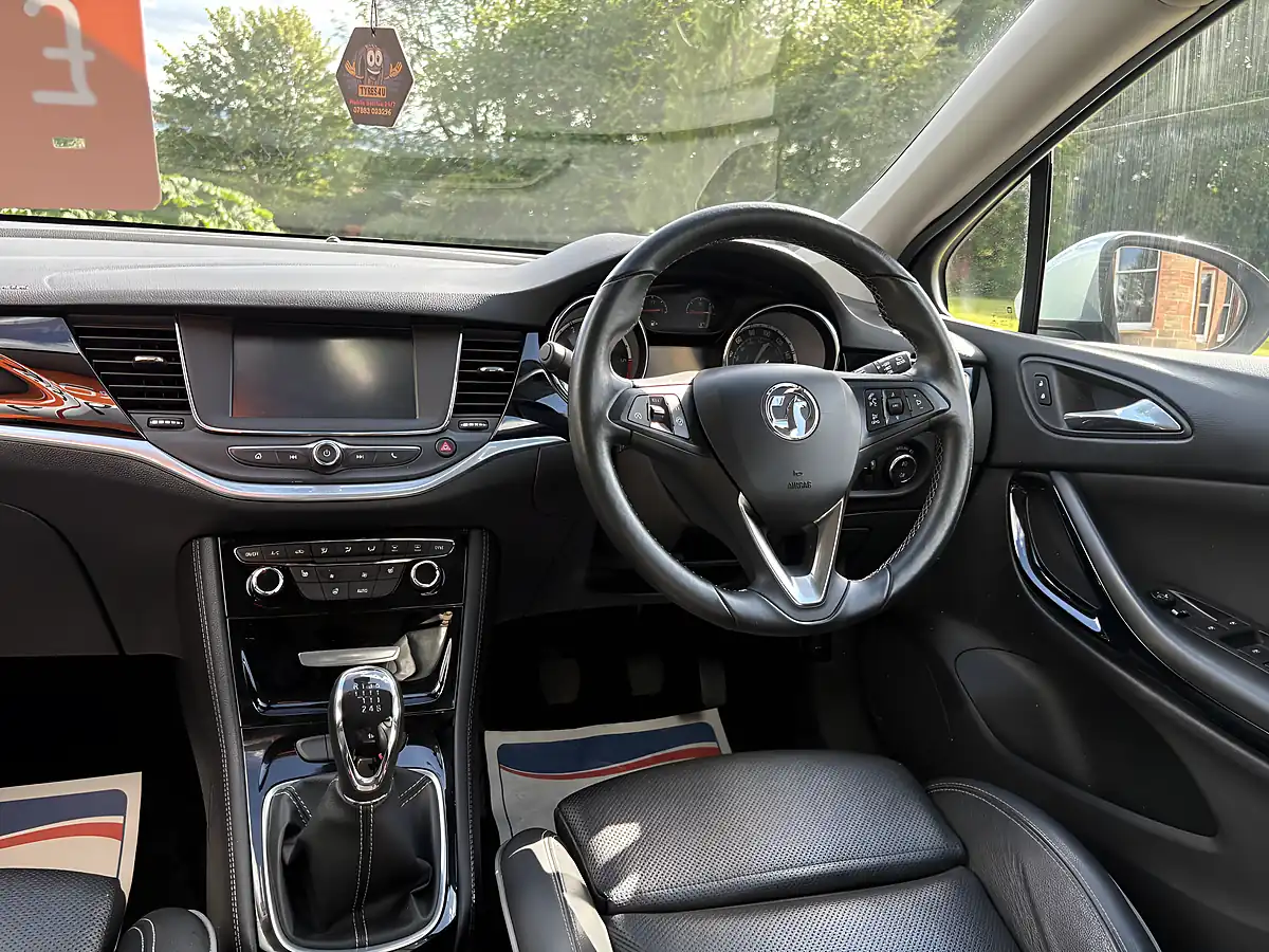 Used 2016 Vauxhall Astra Elite Silver - Interior and Exterior details 6