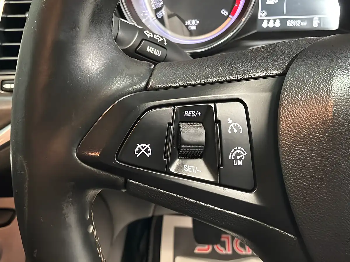 Used 2016 Vauxhall Astra Energy Red - Interior and Exterior details 6