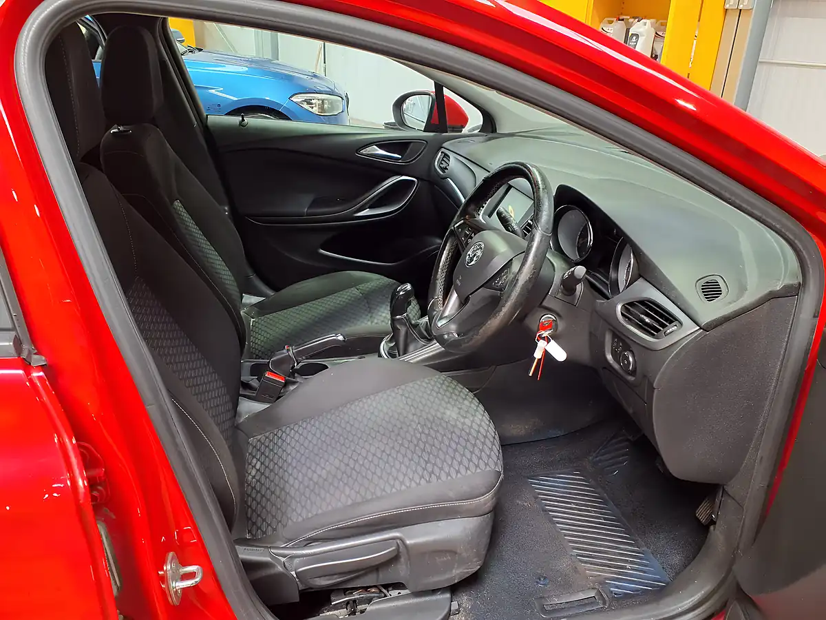 Used 2016 Vauxhall Astra Energy Red - Interior and Exterior details 5