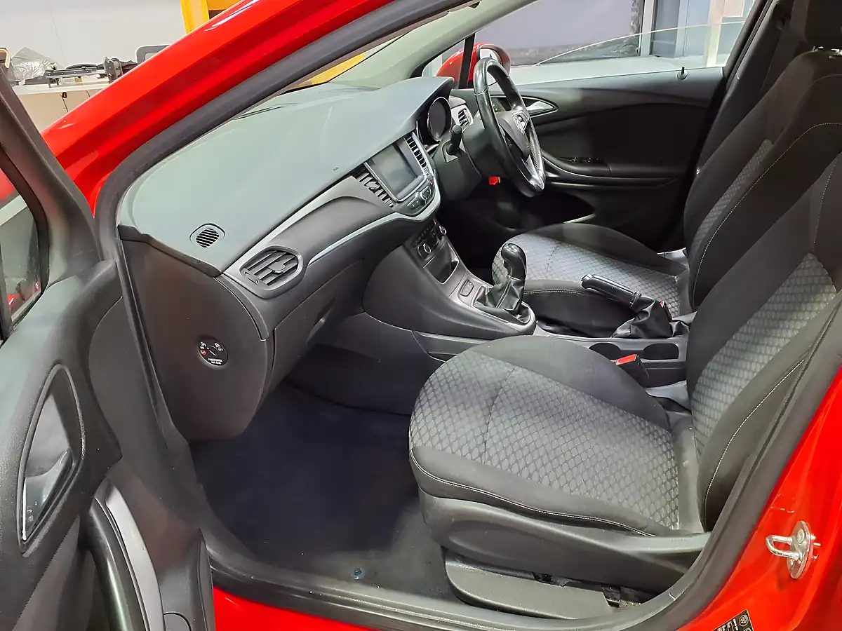 Used 2016 Vauxhall Astra Energy Red - Interior and Exterior details 7