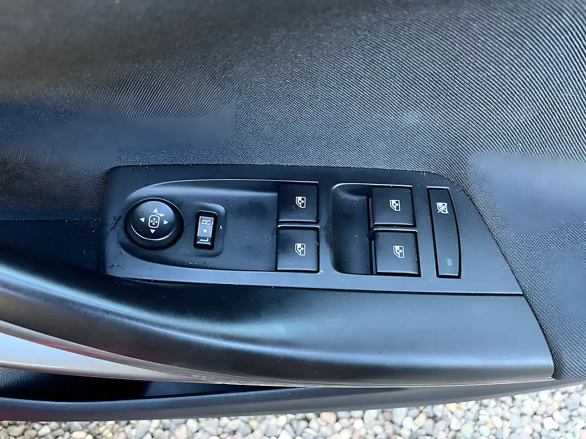 Used 2016 Vauxhall Astra Energy Red - Interior and Exterior details 15
