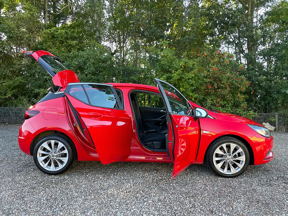 Used 2016 Vauxhall Astra Energy Red - Interior and Exterior details 7