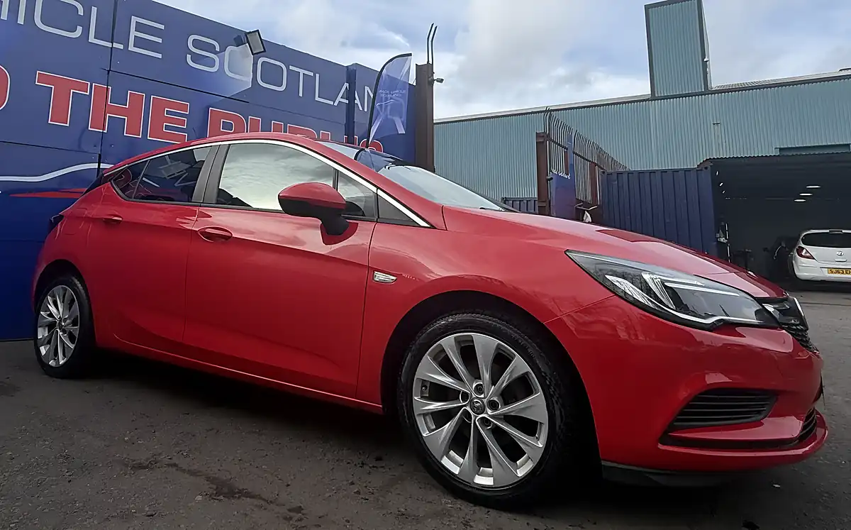 Used 2016 Vauxhall Astra Energy Red - Interior and Exterior details 8