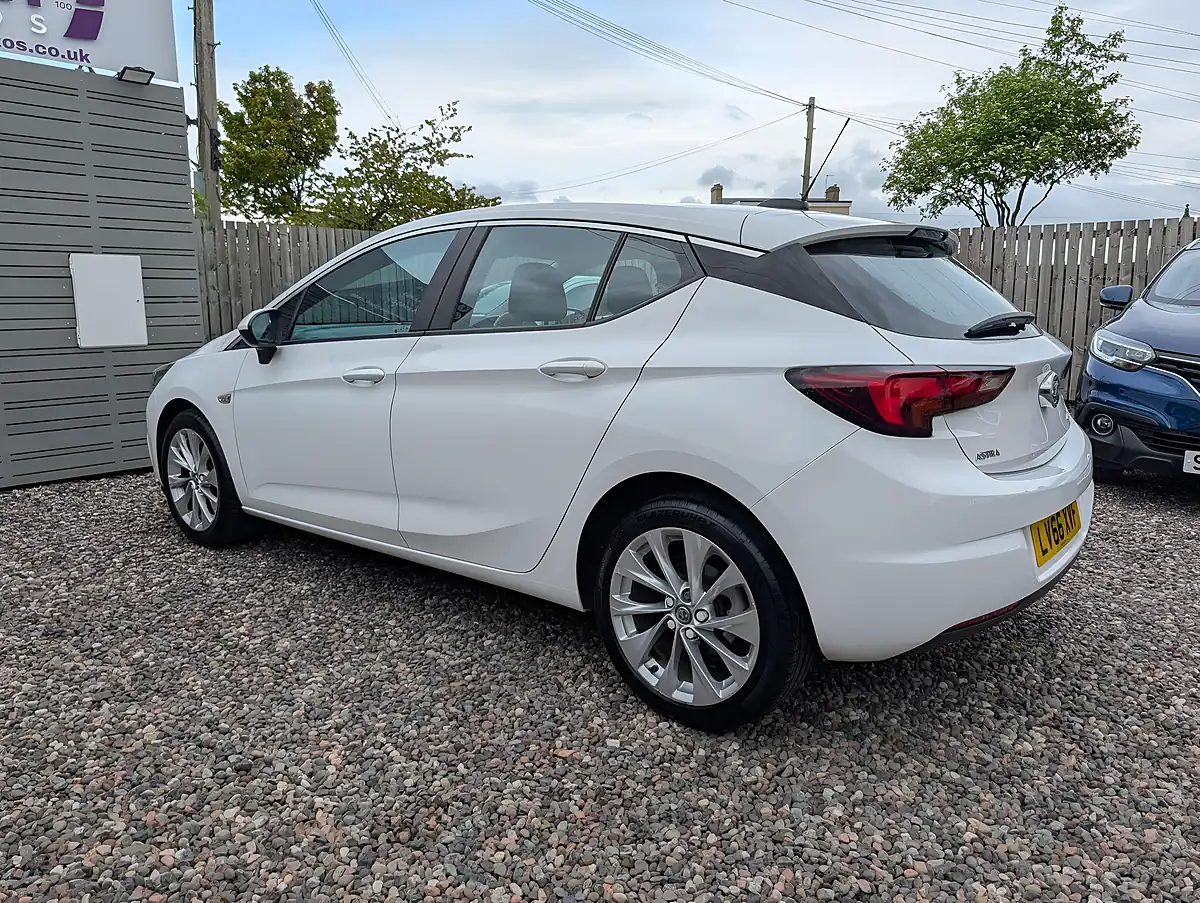 Used 2016 Vauxhall Astra Energy White - Interior and Exterior details 4