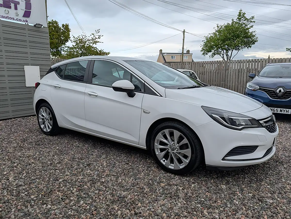 Used 2016 Vauxhall Astra Energy White - Interior and Exterior details 5