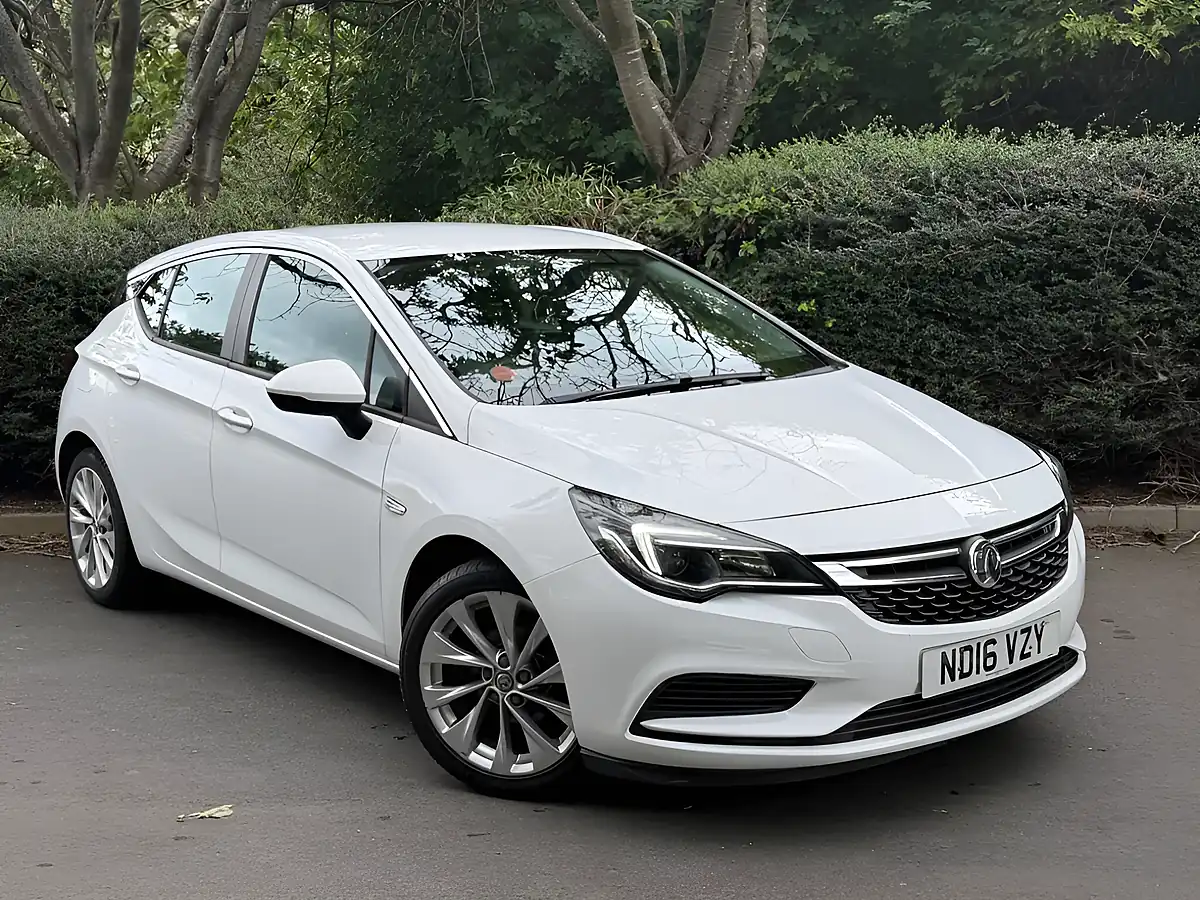 Used 2016 Vauxhall Astra Energy White - Interior and Exterior details 4