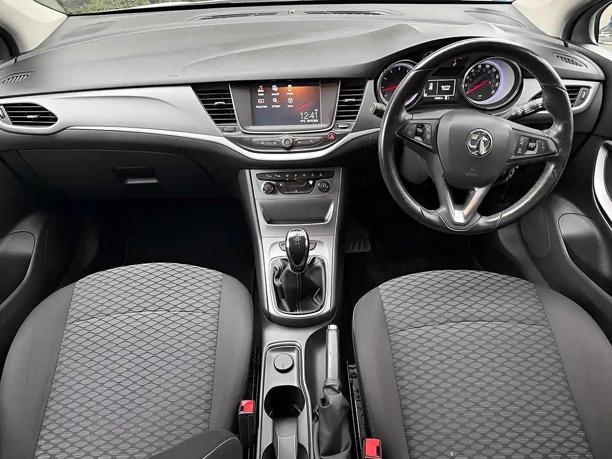 Used 2016 Vauxhall Astra Energy White - Interior and Exterior details 7