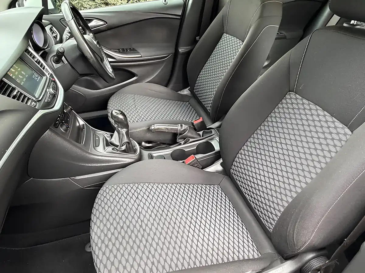 Used 2016 Vauxhall Astra Energy White - Interior and Exterior details 8