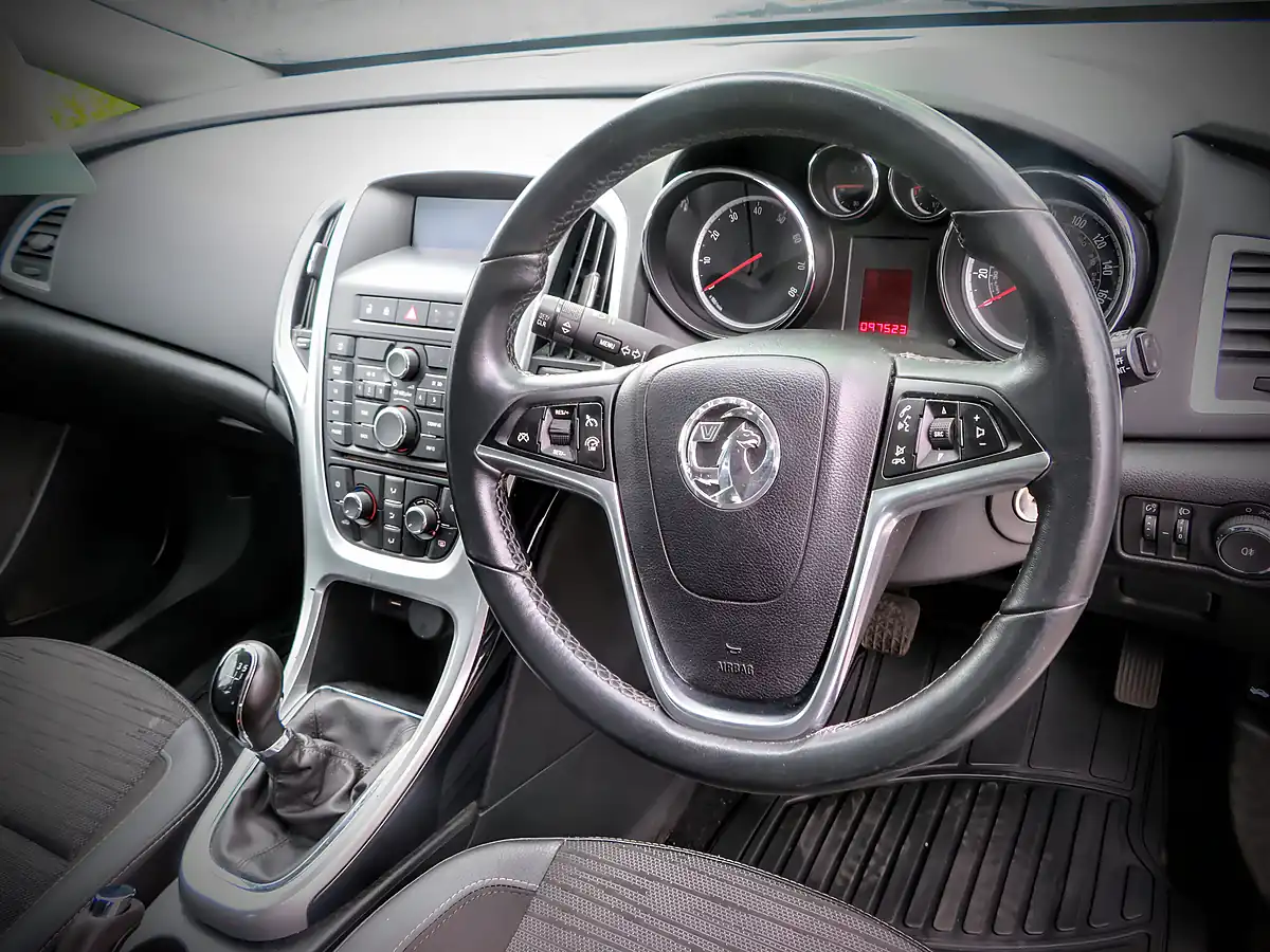Used 2016 Vauxhall Astra Excite White - Interior and Exterior details 12