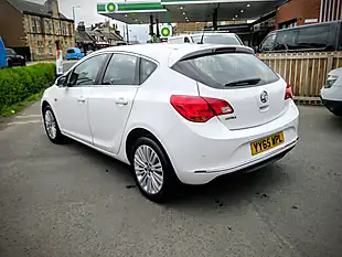 Used 2016 Vauxhall Astra Excite White - Interior and Exterior details 6