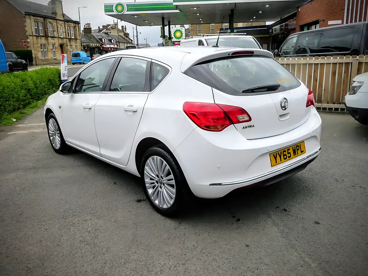 Used 2016 Vauxhall Astra Excite White - Interior and Exterior details 6