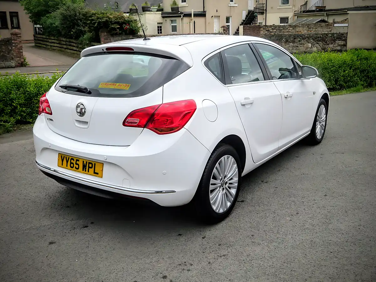 Used 2016 Vauxhall Astra Excite White - Interior and Exterior details 8