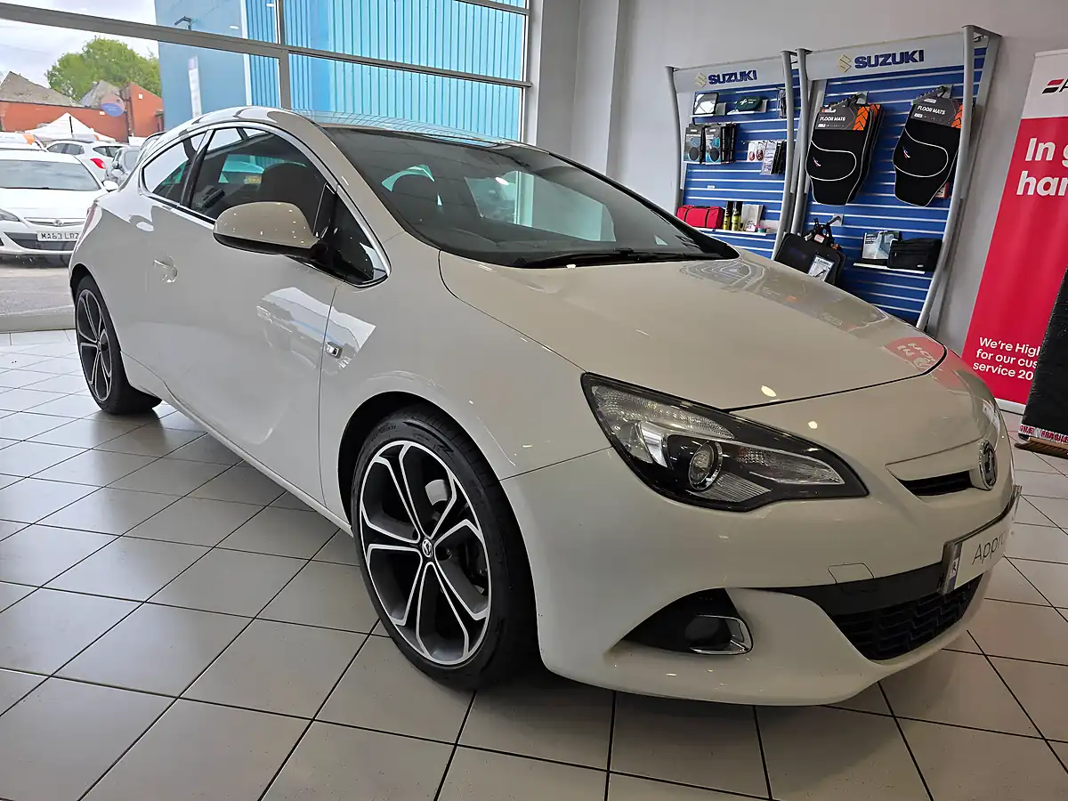 Used 2016 Vauxhall Astra Gtc Limited Edition White - Front View
