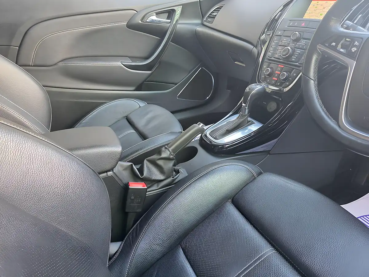 Used 2016 Vauxhall Astra Gtc Limited Edition White - Interior and Exterior details 17