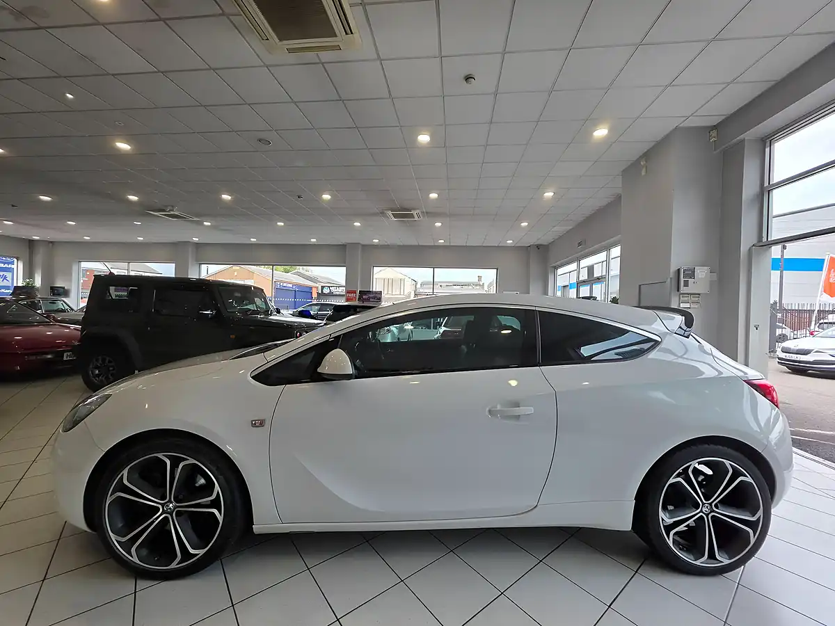Used 2016 Vauxhall Astra Gtc Limited Edition White - Interior and Exterior details 6