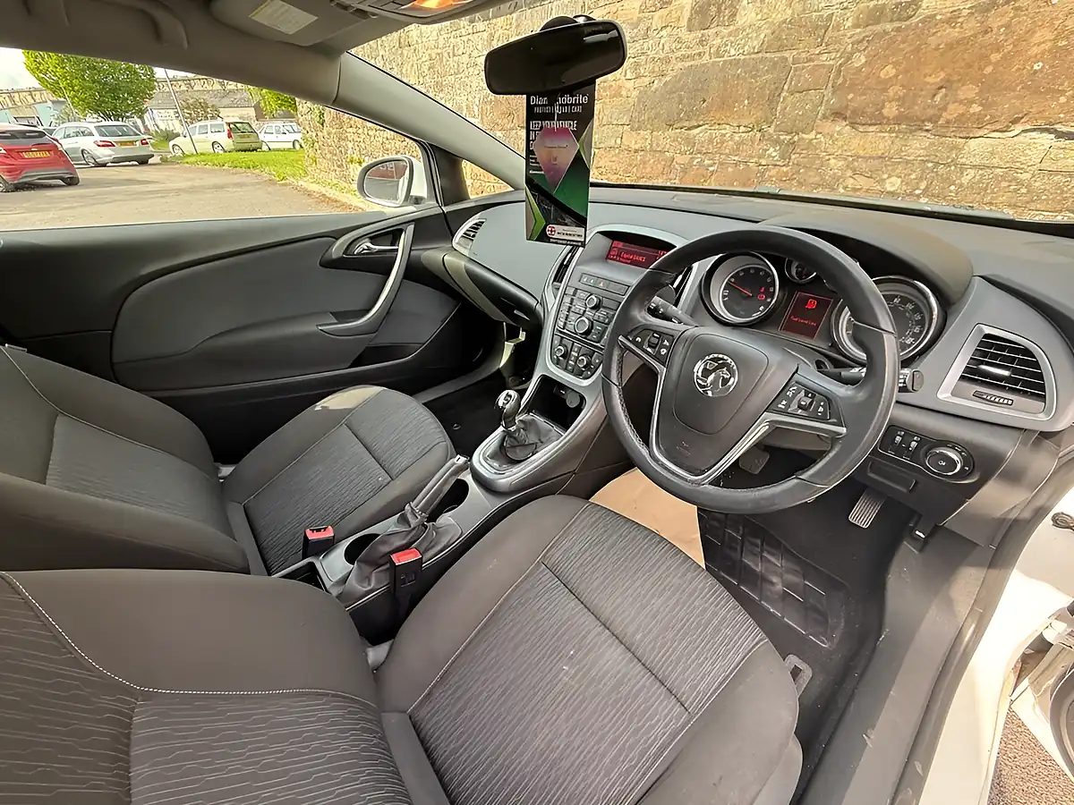 Used 2016 Vauxhall Astra Gtc Sport White - Interior and Exterior details 16