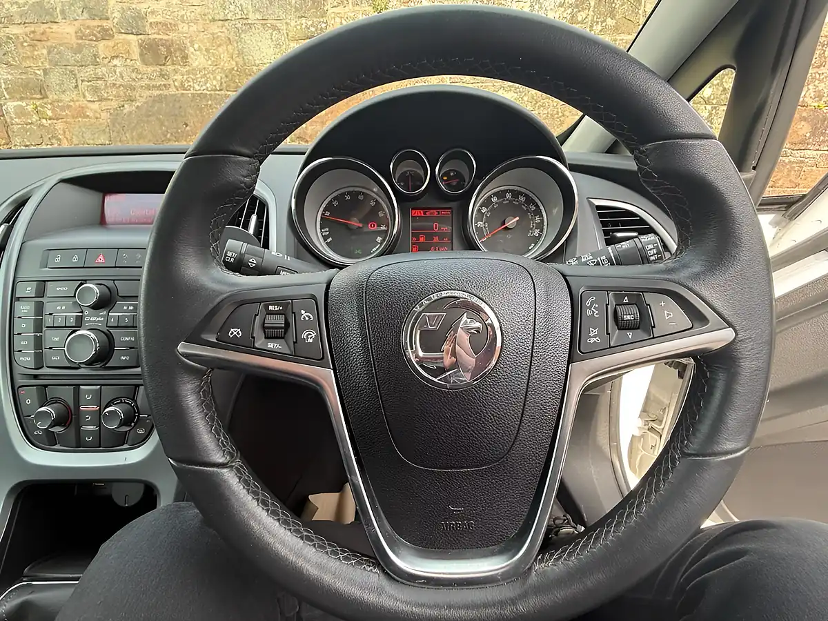 Used 2016 Vauxhall Astra Gtc Sport White - Interior and Exterior details 17