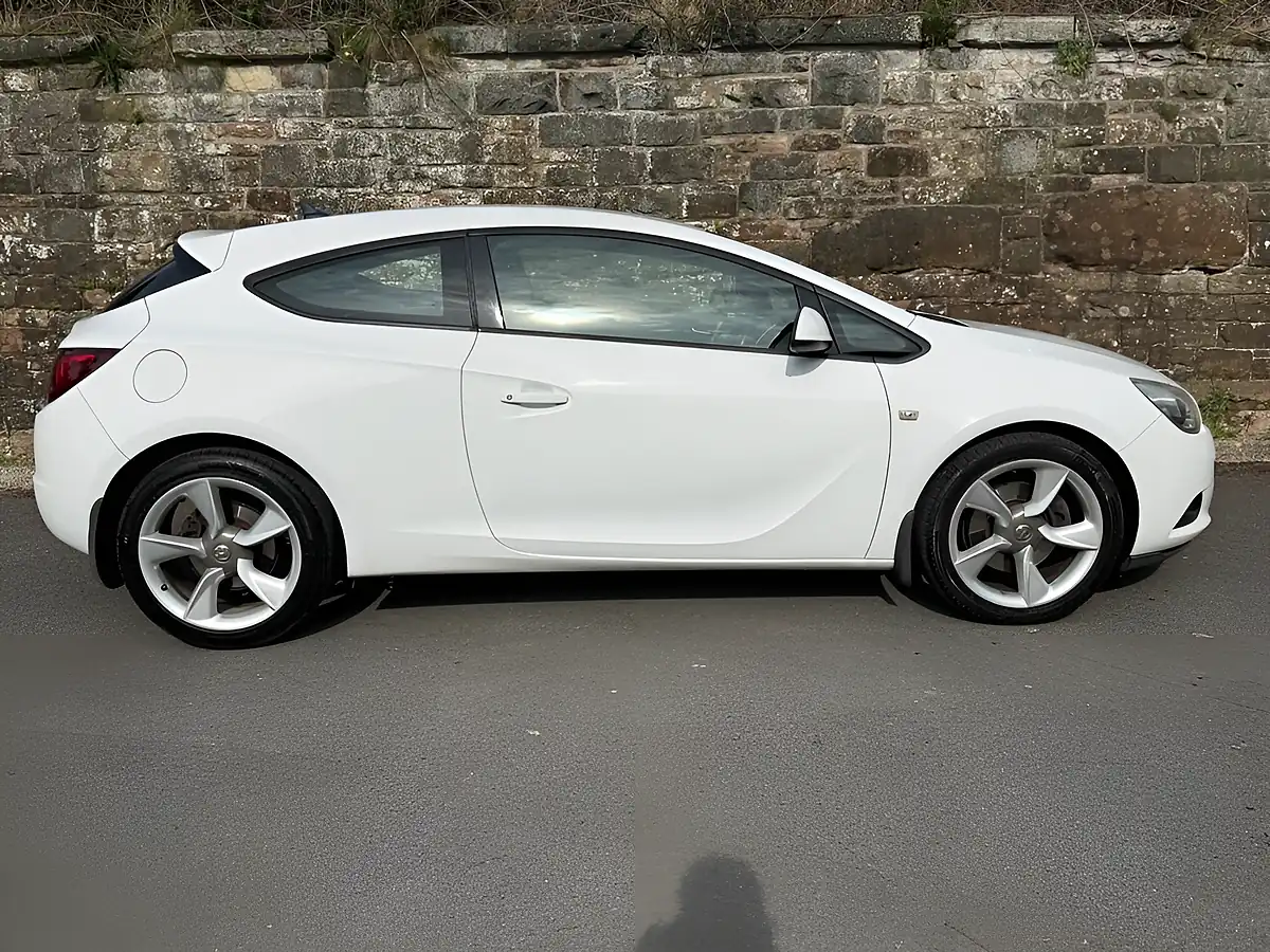Used 2016 Vauxhall Astra Gtc Sport White - Interior and Exterior details 4