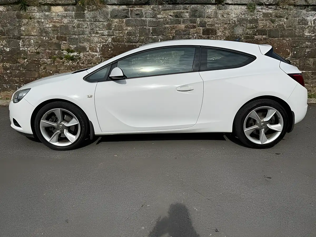 Used 2016 Vauxhall Astra Gtc Sport White - Interior and Exterior details 5