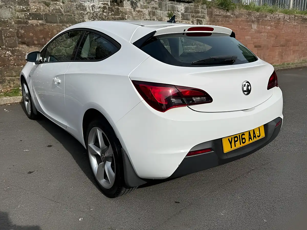 Used 2016 Vauxhall Astra Gtc Sport White - Interior and Exterior details 8