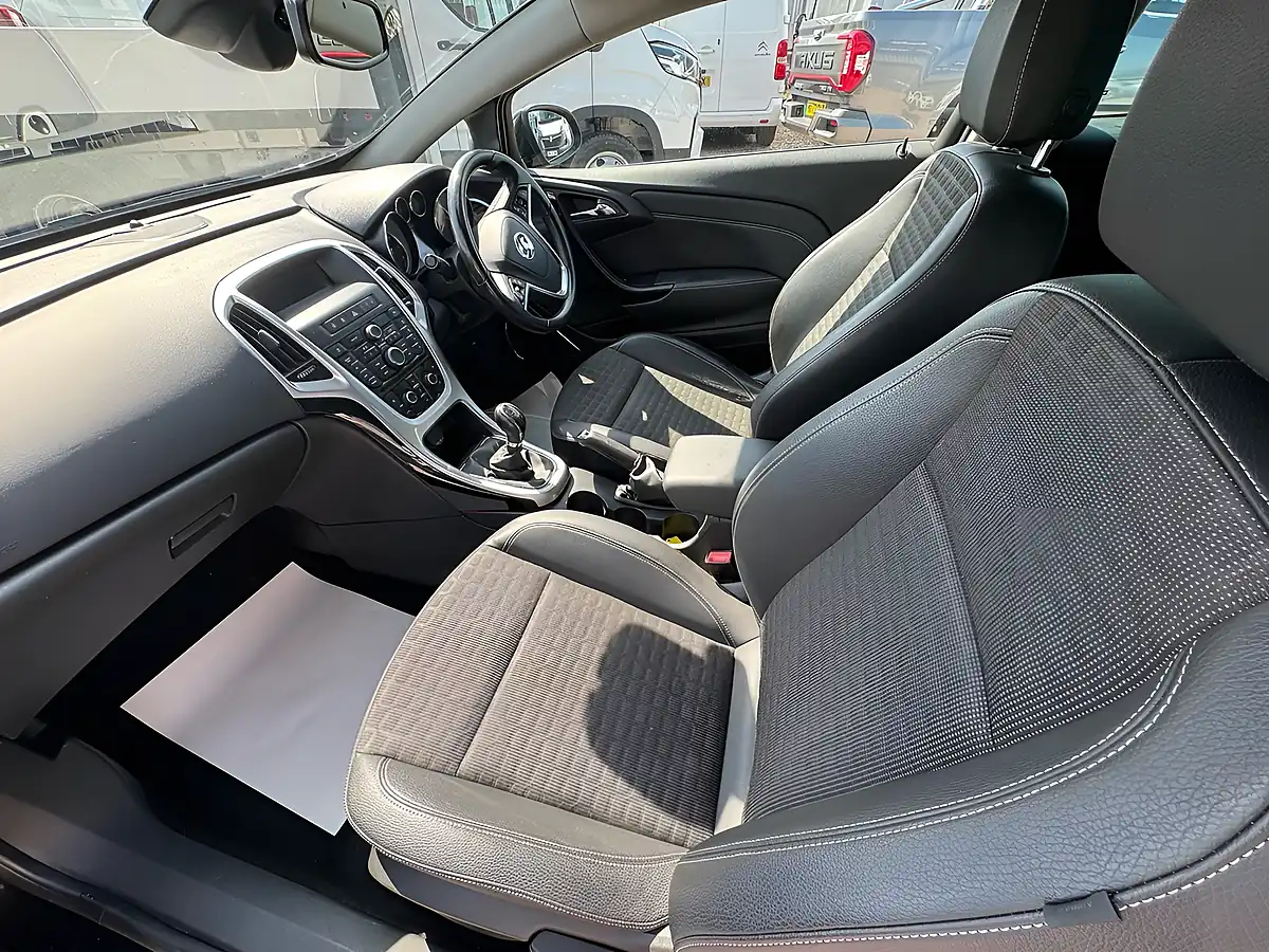Used 2016 Vauxhall Astra Gtc Sri Black - Interior and Exterior details 17