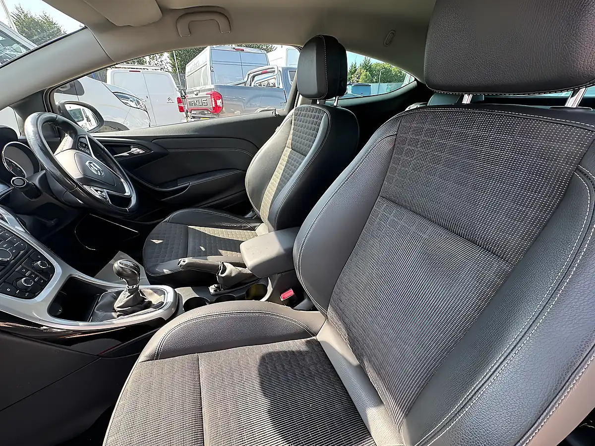 Used 2016 Vauxhall Astra Gtc Sri Black - Interior and Exterior details 18