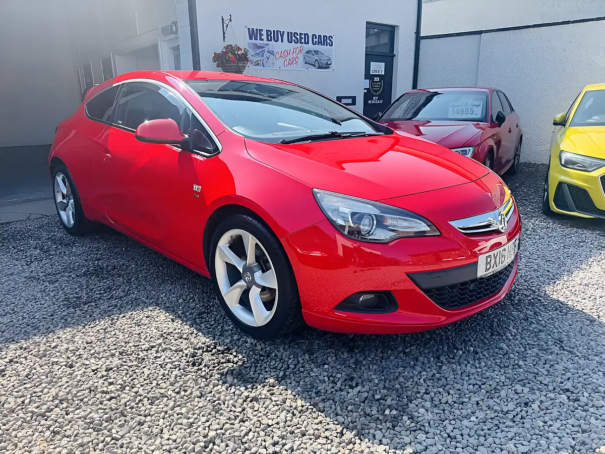 Used 2016 Vauxhall Astra Gtc Sri Red - Front View