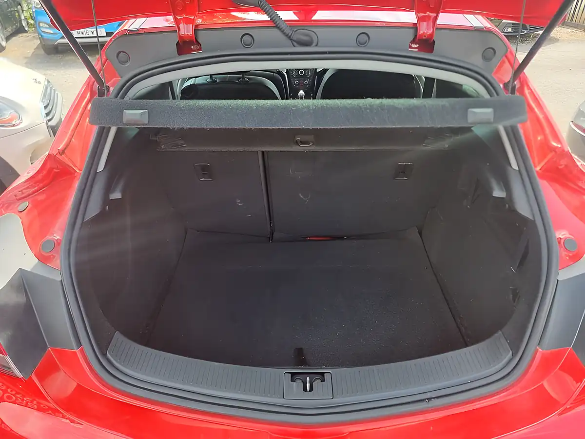 Used 2016 Vauxhall Astra Gtc Sri Red - Interior and Exterior details 14