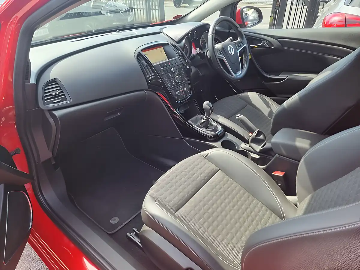Used 2016 Vauxhall Astra Gtc Sri Red - Interior and Exterior details 16