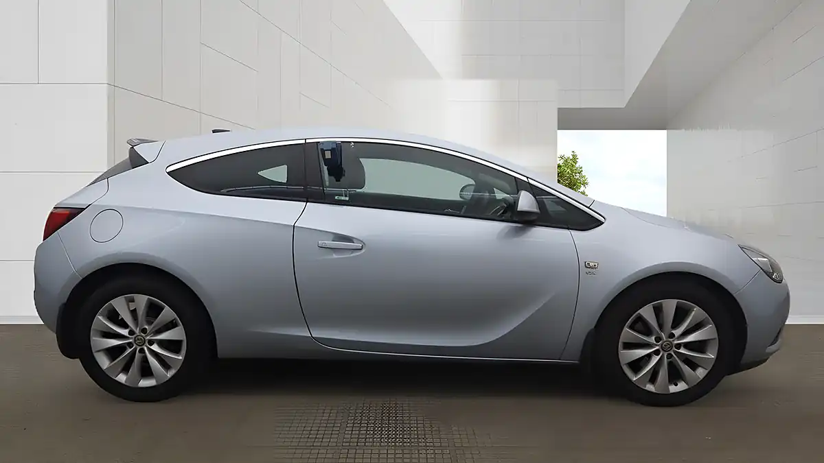 Used 2016 Vauxhall Astra Gtc Sri Silver - Interior and Exterior details 4