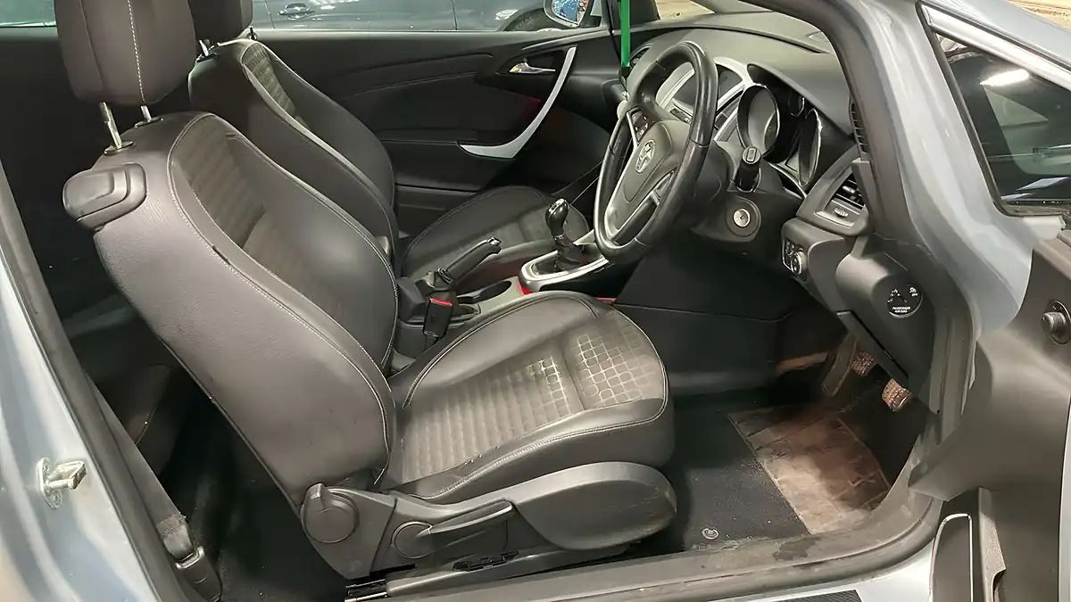 Used 2016 Vauxhall Astra Gtc Sri Silver - Interior and Exterior details 7