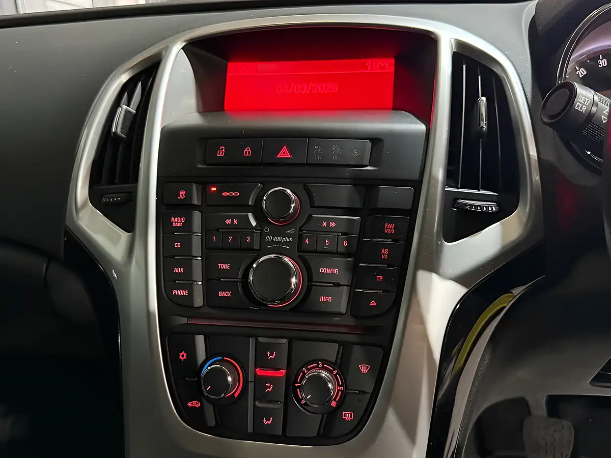 Used 2016 Vauxhall Astra Gtc Sri White - Interior and Exterior details 10