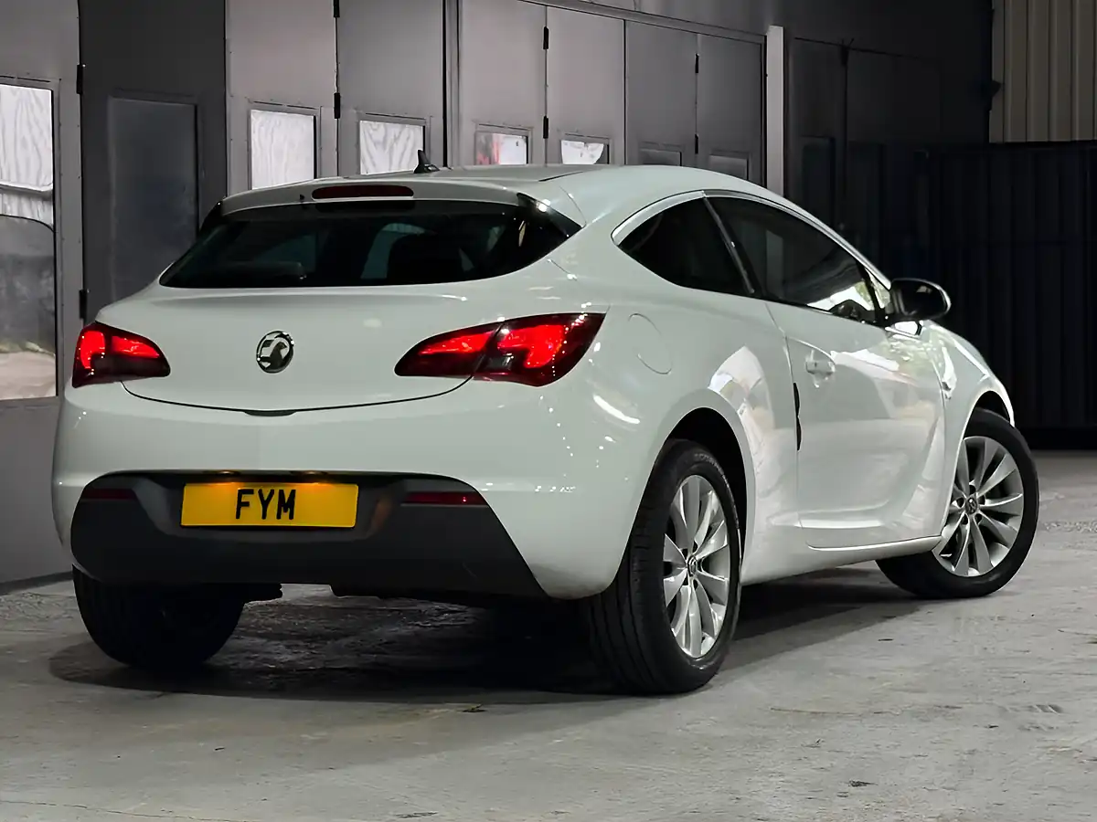 Used 2016 Vauxhall Astra Gtc Sri White - Interior and Exterior details 11