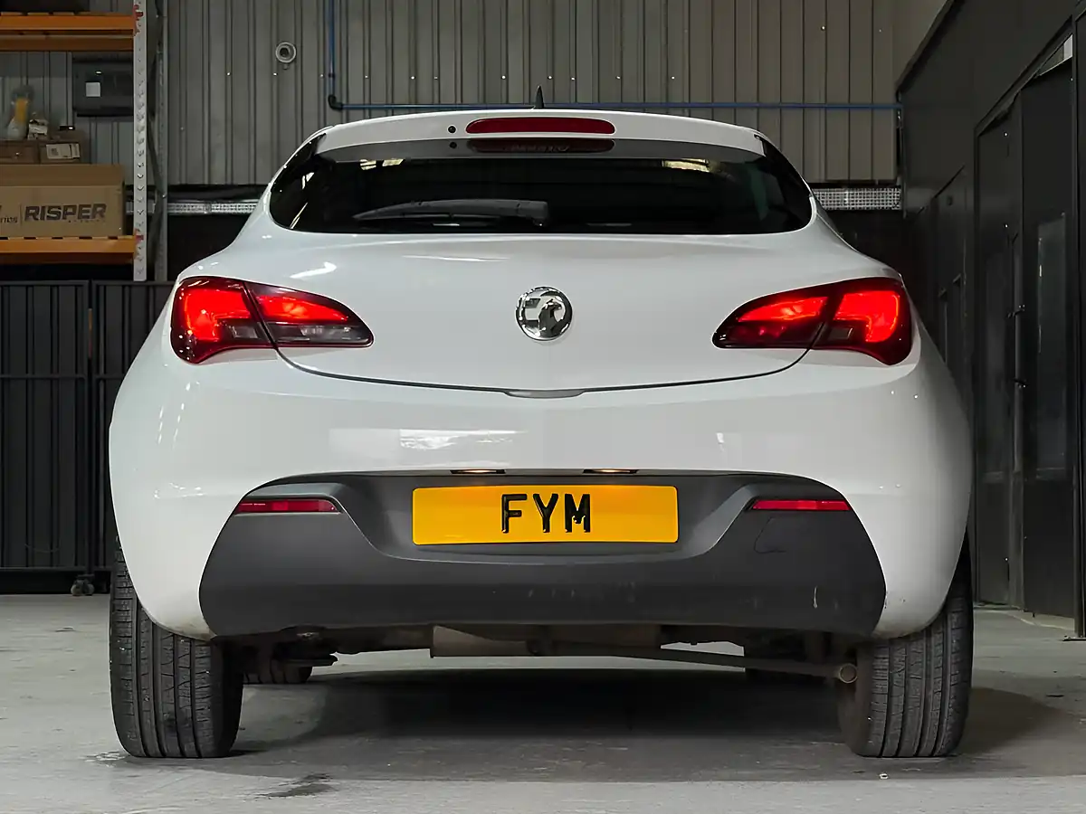 Used 2016 Vauxhall Astra Gtc Sri White - Interior and Exterior details 12
